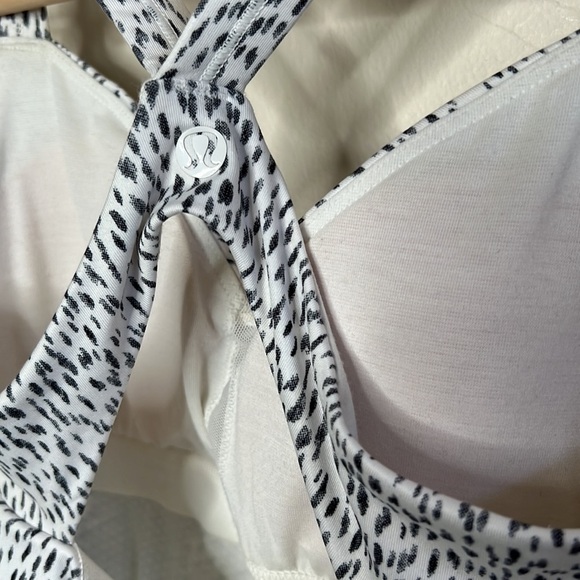 LULULEMON SMALL SIZE 4 WHITE AND BLACK WRAP IT UP TOP - Picture 5 of 8